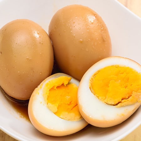 少しの調味料で無駄なし味しみ!「味付け卵」を作る便利ワザ