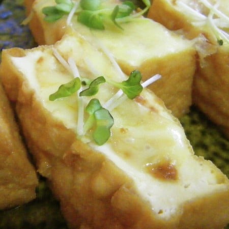 ボリューム満点！「厚揚げ」のチーズサンドがとろ〜りうまい