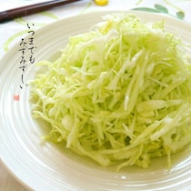 【裏ワザ】シャキシャキ「千切りキャベツ」のみずみずしさが続く簡単な方法！