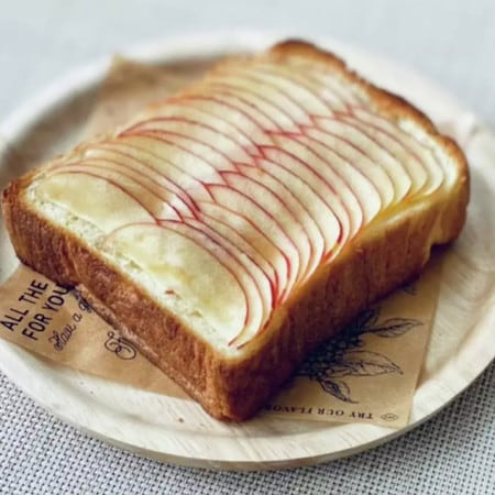 ジューシーなフルーツとカリカリ食パンの「新食感トースト」4選