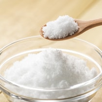 【放っておくだけ】ガチガチに固まった「砂糖」をサラサラに戻す簡単な方法はコレ！