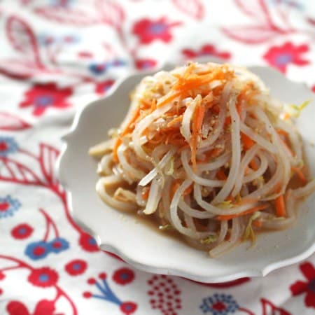 あと1品に!5分で完成の「もやしサラダ」