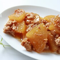1万人が絶賛！しょうがでぽかぽか＆材料2つで作る「ひき肉と大根の煮物」