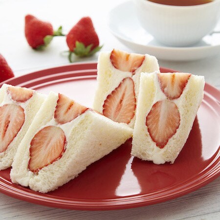 ふわっふわおいしい「いちごのフルーツサンド」【きれいな断面を作るコツ付き！】