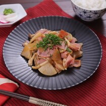 【調味料は全て大さじ1】甘辛こってり「大根ベーコン炒め」