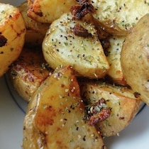 ウマっ! 「ガーリック」で炒めるじゃがいもレシピ5選