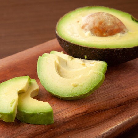 レモン汁がなくても大丈夫！時間が経っても「アボカド」が変色しない方法