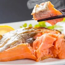 冷凍鮭をふっくら焼くお役立ちワザも！2月に最も読まれた「裏ワザ」の記事は？【月間ランキングTOP5】