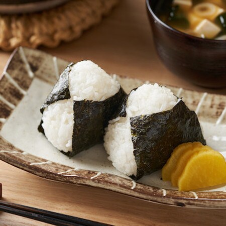 ひとくち目から具にあたる!「おにぎり」の作り方