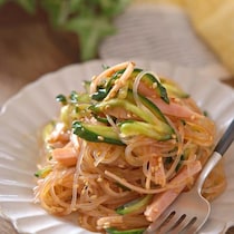 腹持ちも◎野菜もとれる「春雨サラダ」