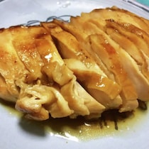 弱火がコツ！絶品「鶏チャーシュー」が鶏むね肉で作れた