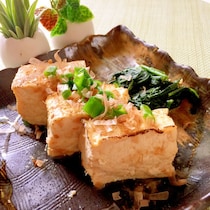 こっくり濃厚味がおいしい！「みそ煮込み焼き豆腐」が食べ応えたっぷり