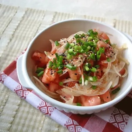 旬を堪能するならこの食べ方！材料2つで作れる「新玉ねぎのサラダ」