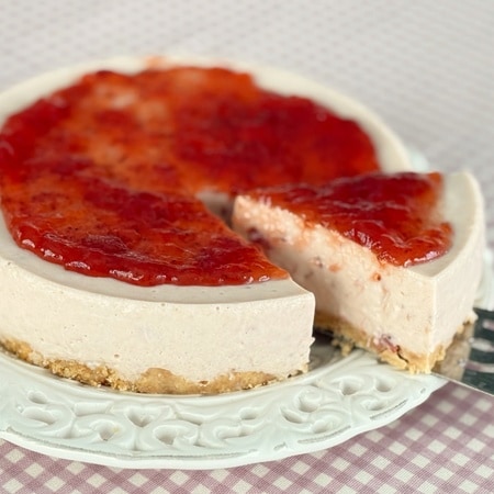 ジャムで簡単！春色かわいい「ストロベリーレアチーズケーキ」