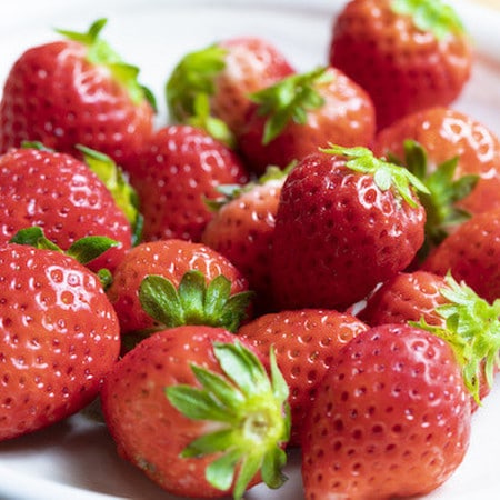 家にある◯◯で！「いちご」のヘタをきれいに取る裏ワザ