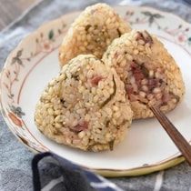 おにぎりも最近高い…そんな人には自分好みの「冷凍おにぎり」がおすすめ！大量生産してストックしよう