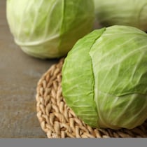 切らないで！「春キャベツ」が長持ちする保存ワザ