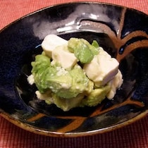 お酒にぴったり！豆腐＆アボカドの「クリーミーおつまみ」