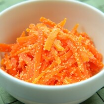 1本丸ごとペロリ！お箸が止まらない「にんじん」副菜