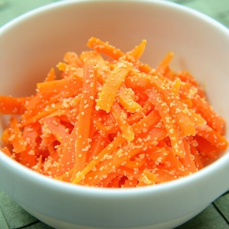 1本丸ごとペロリ！お箸が止まらない「にんじん」副菜
