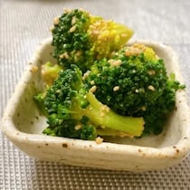 レンジで完成！「ブロッコリー」だけで作れるスピード副菜3選