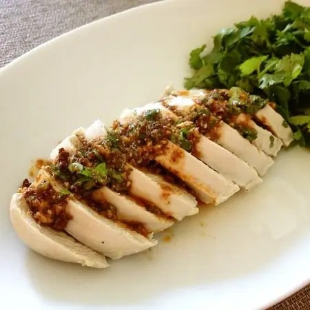 タレも絶品！節約食材・鶏むね肉で作る「よだれ鶏」がやみつきのおいしさ
