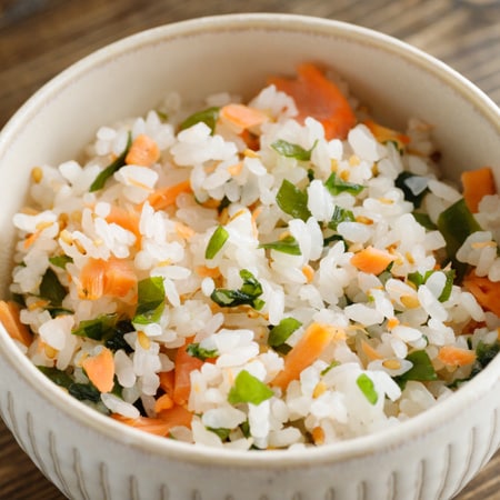 【裏ワザ】「混ぜご飯」は◯◯を使うとムラなくふわっと仕上がる