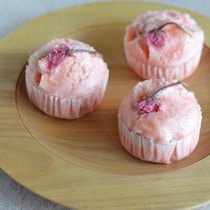 翌日もふわふわキープ！花見のお供に「桜の蒸しパン」