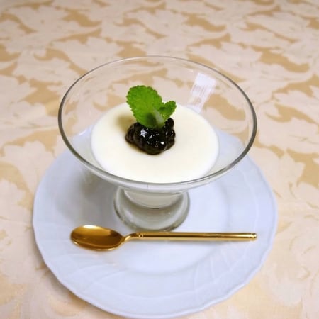 【材料3つ】レンジで簡単！◯◯で作れる「レアチーズケーキ」