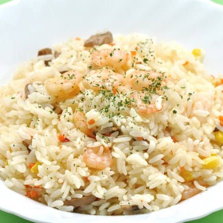 【殿堂入り】クックパッドで人気!忙しい日にボタンひとつで完成「炊飯器でえびピラフ」