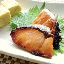 【1600人絶賛】新生活のお弁当にも◎「しゃけ」はみりん漬けで食べるのが正解