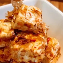 簡単なのにウマすぎる！かつお節を和えるだけ「土佐チーズ」おつまみ