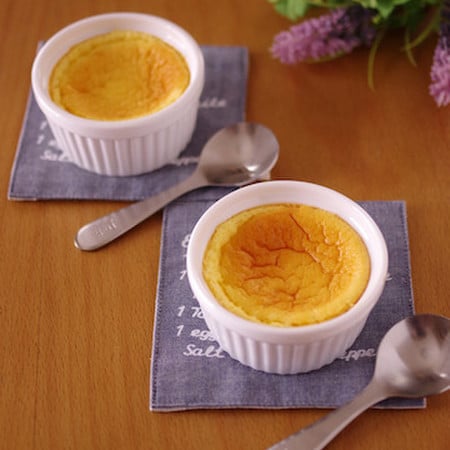 材料3つで作れる！粉類不使用でなめらか食感の「スフレチーズケーキ」