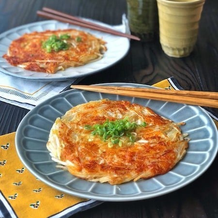材料2つで驚きのおいしさ!「もやし&チーズのおやき」が節約おつまみに◎
