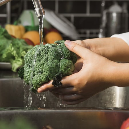 驚くほど汚れが落ちる！目からうろこの「ブロッコリーの洗い方」2選