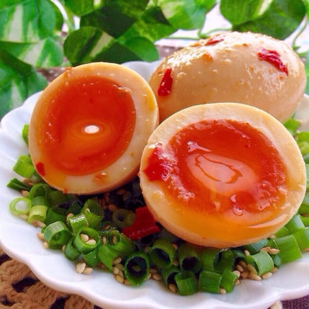 しっかり味でご飯もお酒も進む!しみしみ旨い「ガーリック味玉」