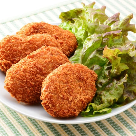 【熱くない】油がハネない「冷凍コロッケ」の揚げ方が便利！