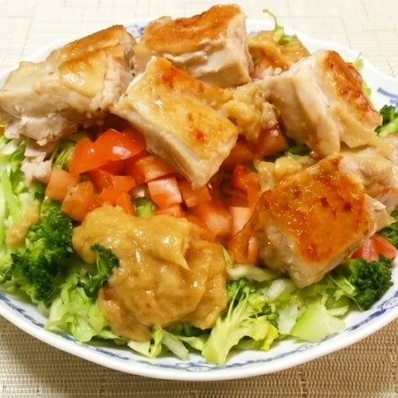 ごはんなしでも満腹!メイン級「肉サラダ」味バリエ