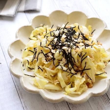 こんな食べ方もあった！箸が止まらない「悪魔のキャベツ」