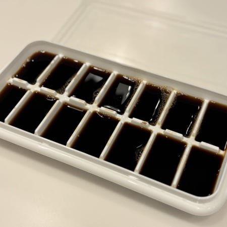 もう毎日作らなくてOK！「冷凍麦茶の素キューブ」が想像以上に便利だった