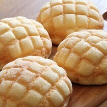 【340人が絶賛】袋でこねて洗い物ゼロ！材料4つで「メロンパン」が作れた