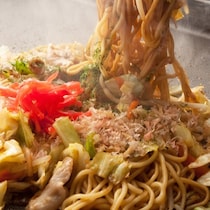 鉄板焼き屋が直伝！ホットプレートで絶品焼きそばを作るコツ