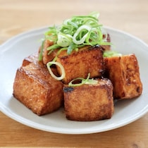 300人以上が絶賛！カリふわ食感＆照りマヨでご飯がすすむ厚揚げおかずを作ってみた