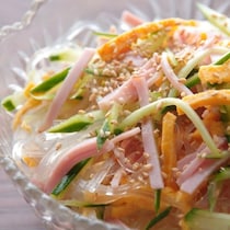 家の調味料ちょい足しで！いつもの「春雨サラダ」格上げテク5選