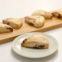 【つくれぽ数1.4万件超】ホットケーキミックスで超簡単「チョコスコーン」