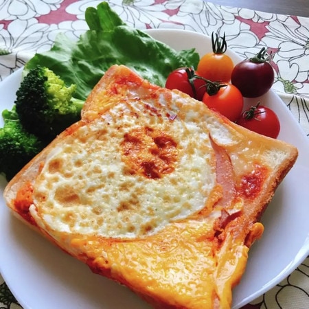 この作り方はまさに革命！卵がずれない「目玉焼きトースト」