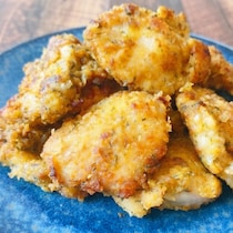 揚げずにサクサク！鶏むね肉で作る「チキンチーズパン粉焼き」の簡単献立