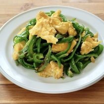 2200人以上が絶賛！苦くなくて子どももパクパク「ピーマンと卵の味噌マヨ炒め」を作ってみました