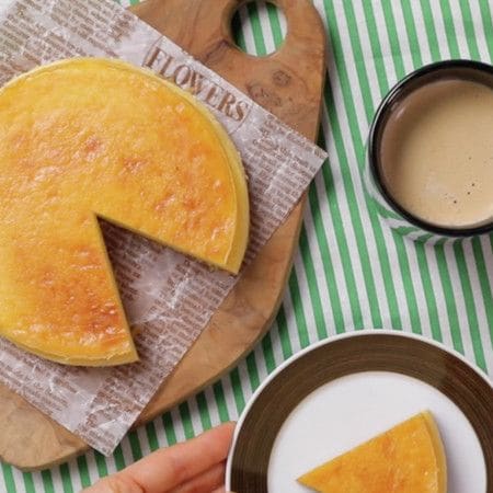 【粉類なし】混ぜて焼くだけで超簡単！濃厚美味な「NYチーズケーキ」の作り方