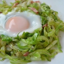 野菜がたっぷり食べられる「ざぶとん目玉焼き」で朝ごはん